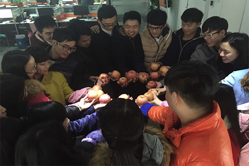 勝通貨架網(wǎng)絡(luò)銷(xiāo)售部喜迎平安夜