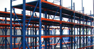 嘉欣絲綢在勝通倉儲(chǔ)，不只是采購絲綢專用貨架