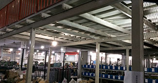 2016年，這已經(jīng)是第六次定制鋼平臺(tái)托盤貨架了....