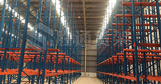 貫通式貨架的優(yōu)點有哪些?貫通式貨架哪家好？