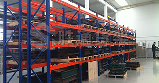 勝通貨架：重型橫梁式貨架使用時(shí)要注意什么？