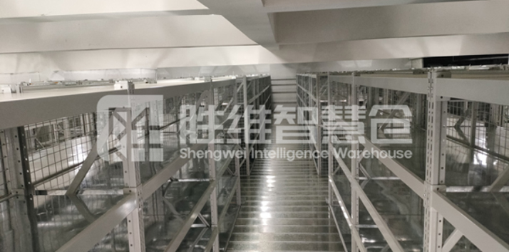 閣樓貨架助力企業(yè)實(shí)現(xiàn)倉庫空間三維化存儲，提高存取效率