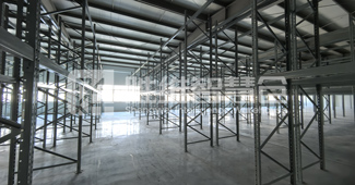 紡織企業(yè)倉庫混亂效率低？這款重型貨架讓倉儲大變身！