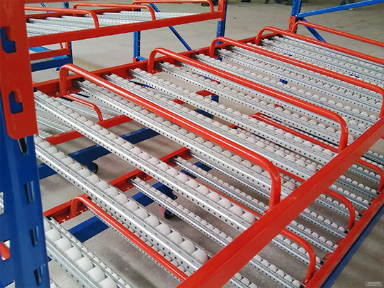 重力式貨架特點(diǎn),重力式貨架優(yōu)點(diǎn),重力式貨架選購(gòu)注意事項(xiàng).jpg 重力式貨架特點(diǎn),重力式貨架優(yōu)點(diǎn),重力式貨架選購(gòu)注意事項(xiàng).jpg