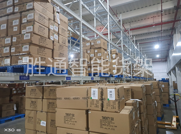 重型網(wǎng)層板貨架.jpg 重型網(wǎng)層板貨架.jpg