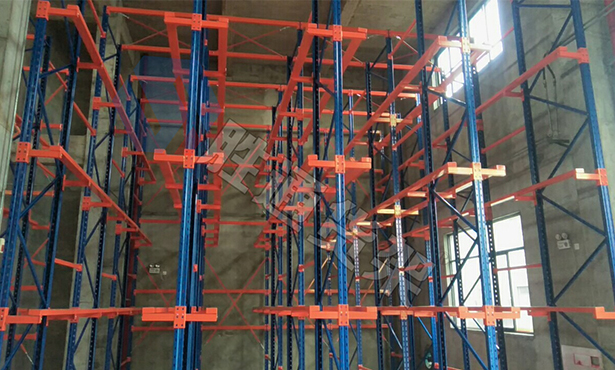 德遠(yuǎn)化工貫通貨架.jpg 德遠(yuǎn)化工貫通貨架.jpg