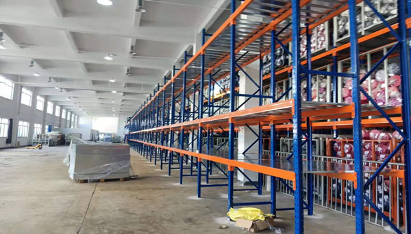 面料貨架現(xiàn)場(chǎng) 面料貨架現(xiàn)場(chǎng)