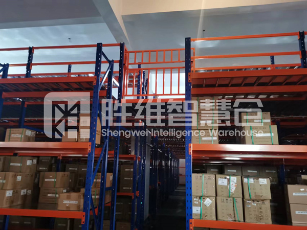 閣樓貨架600.jpg 閣樓貨架600.jpg