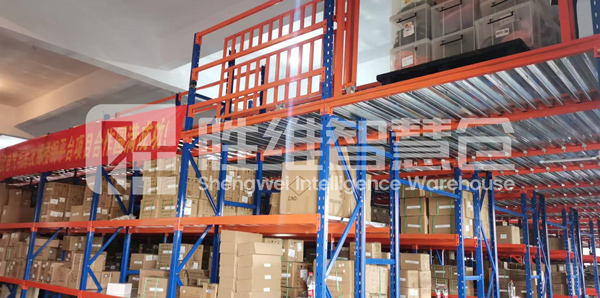 閣樓貨架2600.jpg 閣樓貨架2600.jpg