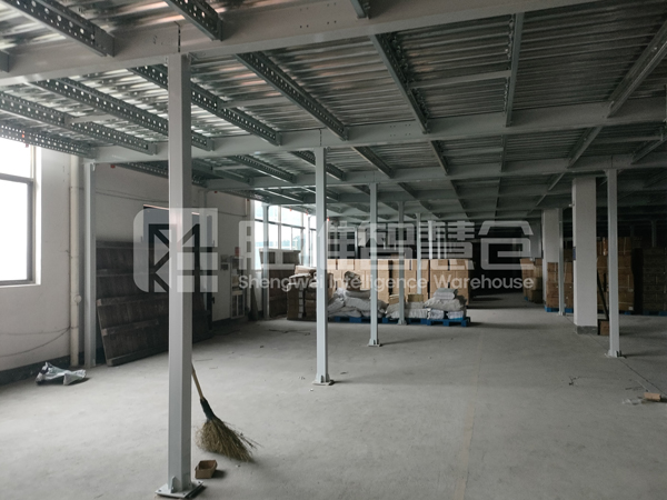 鋼平臺(tái)2600.jpg 鋼平臺(tái)2600.jpg