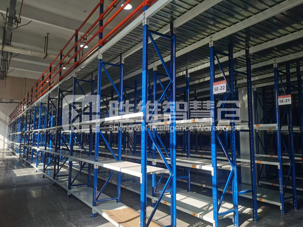 閣樓貨架600.jpg 閣樓貨架600.jpg