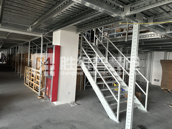 汽車-鋼平臺2600.jpg 汽車-鋼平臺2600.jpg