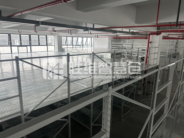 閣樓貨架2600.jpg 閣樓貨架2600.jpg